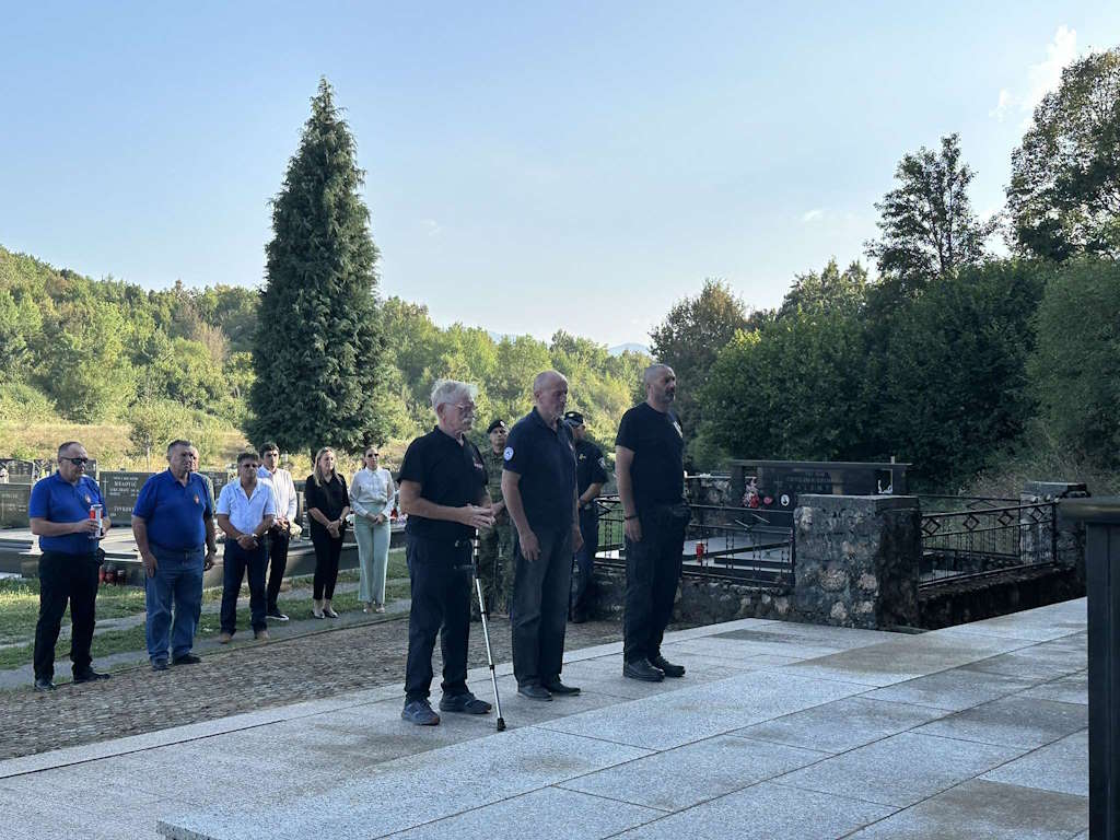 Obilježavanje 33. obljetnice obrane Bilaja i Gospića uz misu, polaganje vijenaca i izložbu ratnih fotografija