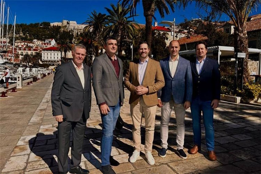 Minister Tonči Glavina über die Bedeutung der nachhaltigen Tourismusentwicklung auf der Insel Hvar: Gemeinsame Anstrengungen für eine bessere Tourismusszukunft und Erhaltung der Lebensqualität der lokalen Bevölkerung