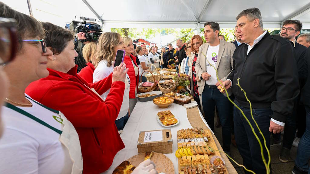 President Milanović participates in the "Grape Harvest" event in Pregrada, encouraging the preservation of tradition and cultural heritage of Croatian Zagorje