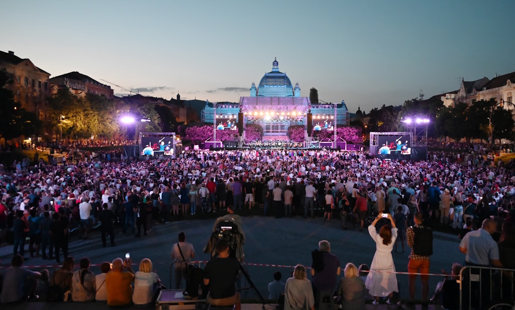 Das Festival "Zagreb Classic" bringt musikalische Magie auf den König-Tomislav-Platz mit renommierten Künstlern und speziellen Opernvorführungen